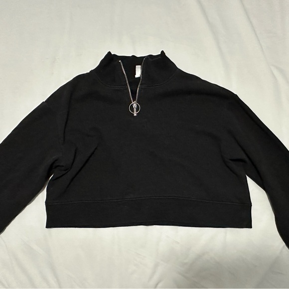 Women’s H&M Cropped Sweater - Picture 1 of 3